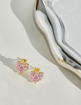 Broqueles de corazón Yoiko Isabel de plata 14 K con acabado baño de oro zirconia