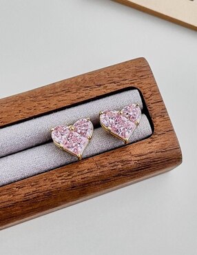 Broqueles de corazón Yoiko Isabel de plata 14 K con acabado baño de oro zirconia