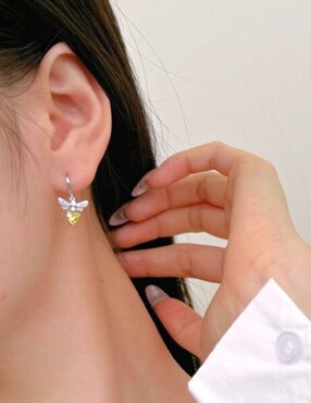 Aretes de abeja Yoiko María de plata P 925 con acabado baño rodio zirconia
