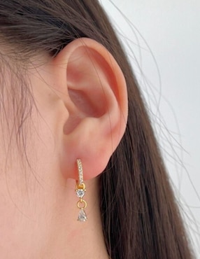 Aretes de gota Yoiko Anna de plata P 925 con acabado baño de oro zirconia