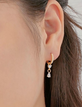 Aretes de gota Yoiko Anna de plata P 925 con acabado baño de oro zirconia