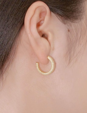 Aretes de aro de media luna Yoiko Camila Gold de plata P 925 con acabado baño de oro zirconia