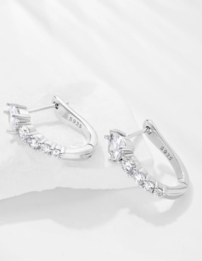 Arracadas ovalados Yoiko Victoria Silver de plata P 925 con acabado baño rodio zirconia