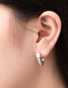 Arracadas ovalados Yoiko Victoria Silver de plata P 925 con acabado baño rodio zirconia