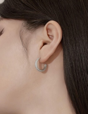 Aretes de aro de media luna Yoiko Valeria Silver de plata P 925 con acabado baño rodio zirconia