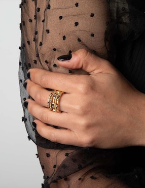 Anillo Yoiko Layers zirconia con acabado baño de oro 14 k