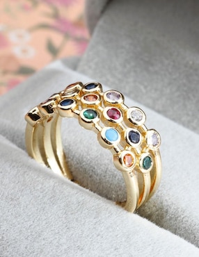 Anillo Yoiko Lumora zirconia con acabado baño de oro 18 k