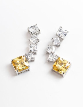 Aretes largos Yoiko Soleil con acabado baño rodio zirconia