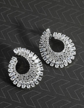 Broqueles Yoiko Zelisse con acabado baño rodio zirconia