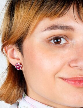 Broqueles de flor Yoiko Floréa con acabado baño rodio zirconia