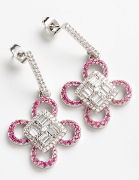 Aretes largos Yoiko Amarisse con acabado baño rodio zirconia