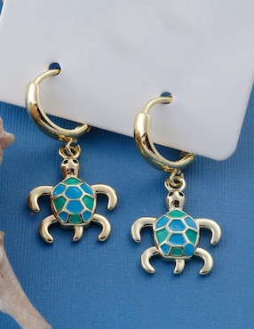 Aretes cortos de tortuga Yoiko Turtalys baño de oro 18 k