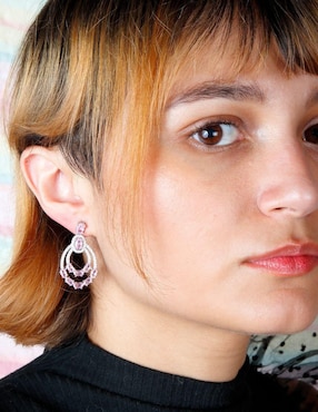 Aretes largos Yoiko Brillanza con acabado baño rodio zirconia