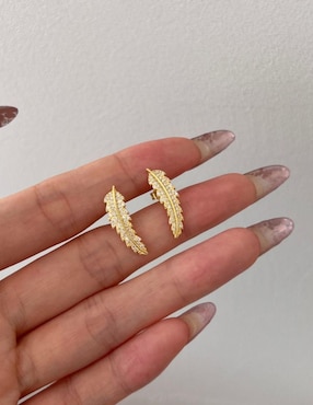 Aretes largos de hoja Yoiko Aurea de plata P 925 con acabado baño de oro zirconia