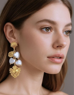 Aretes largos de corazón Yoiko Milagritos con acabado brillante