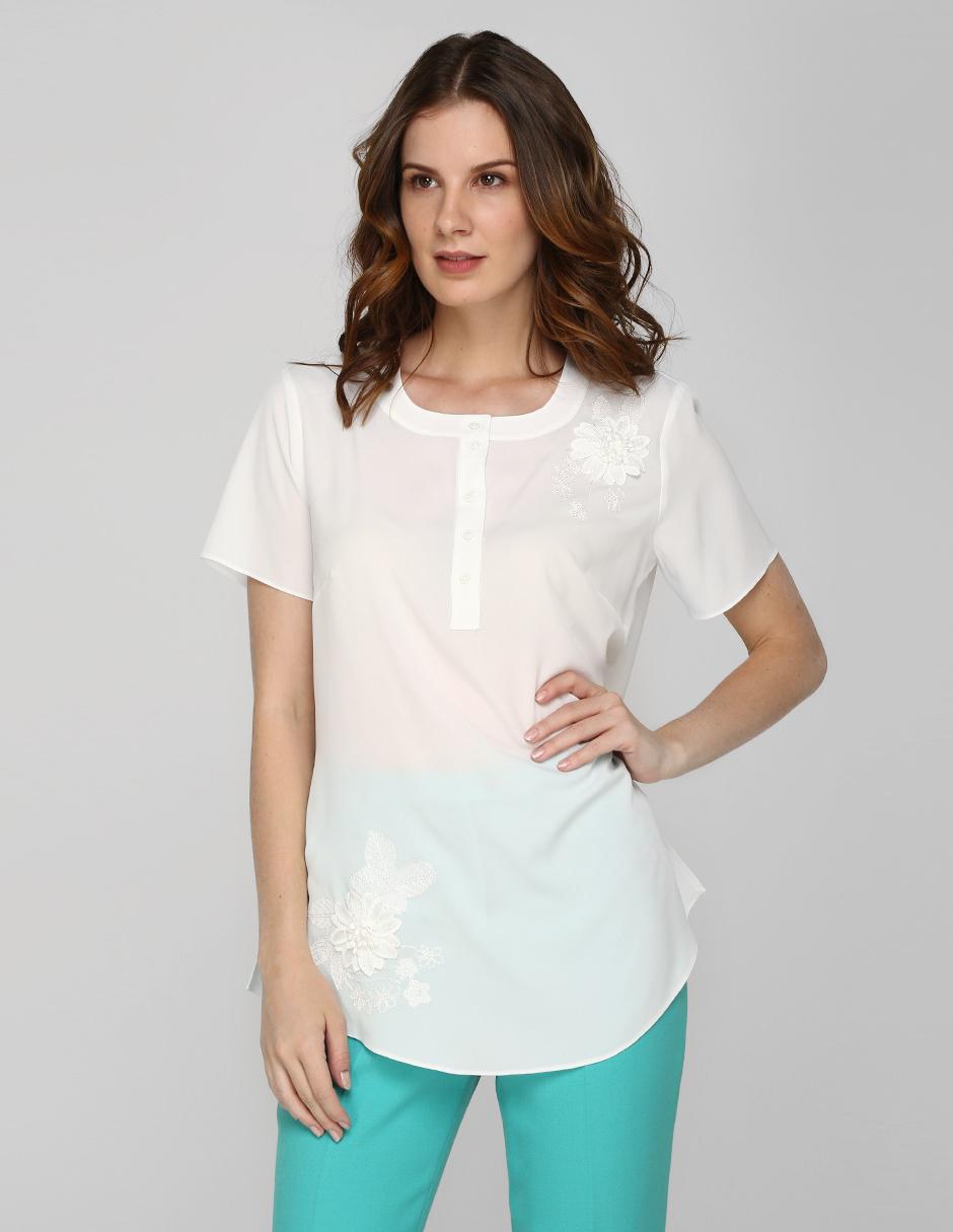 Blusa Izanami hueso con bordado