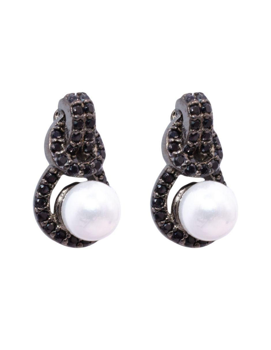 Aretes Eloisa con acabado baño rodio perla