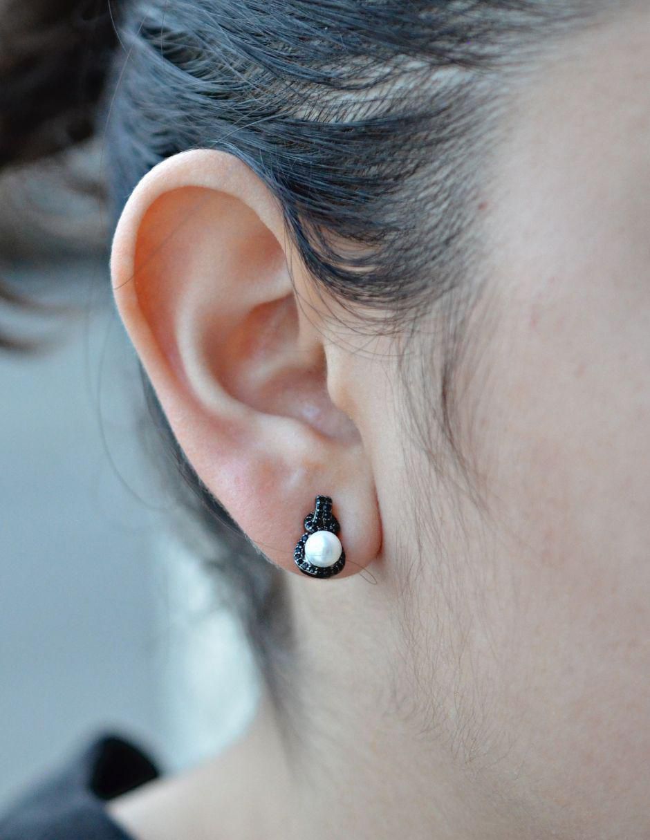 Aretes Eloisa con acabado baño rodio perla 3