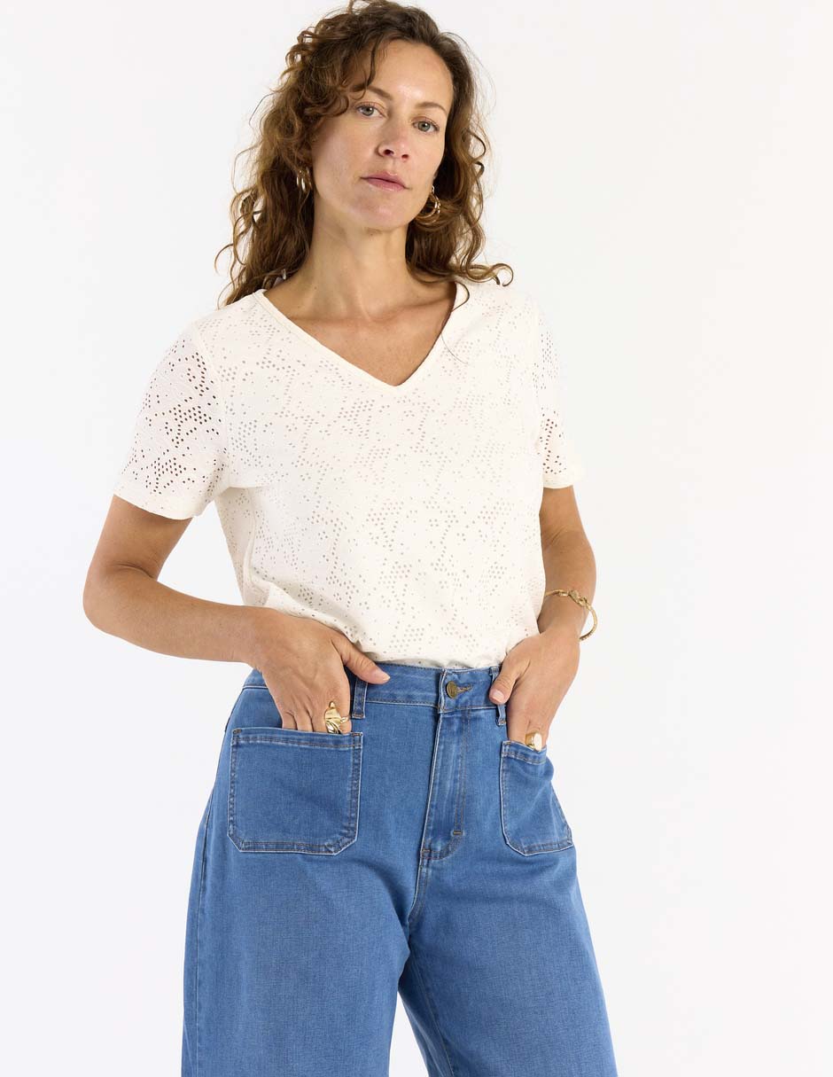 Playera manga corta cuello V para mujer