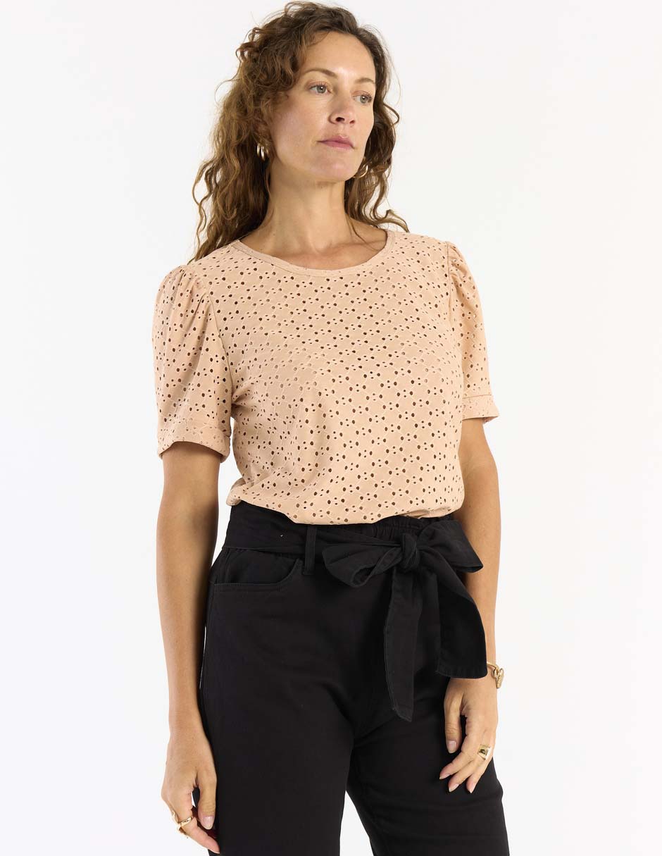 Playera manga corta cuello redondo para mujer