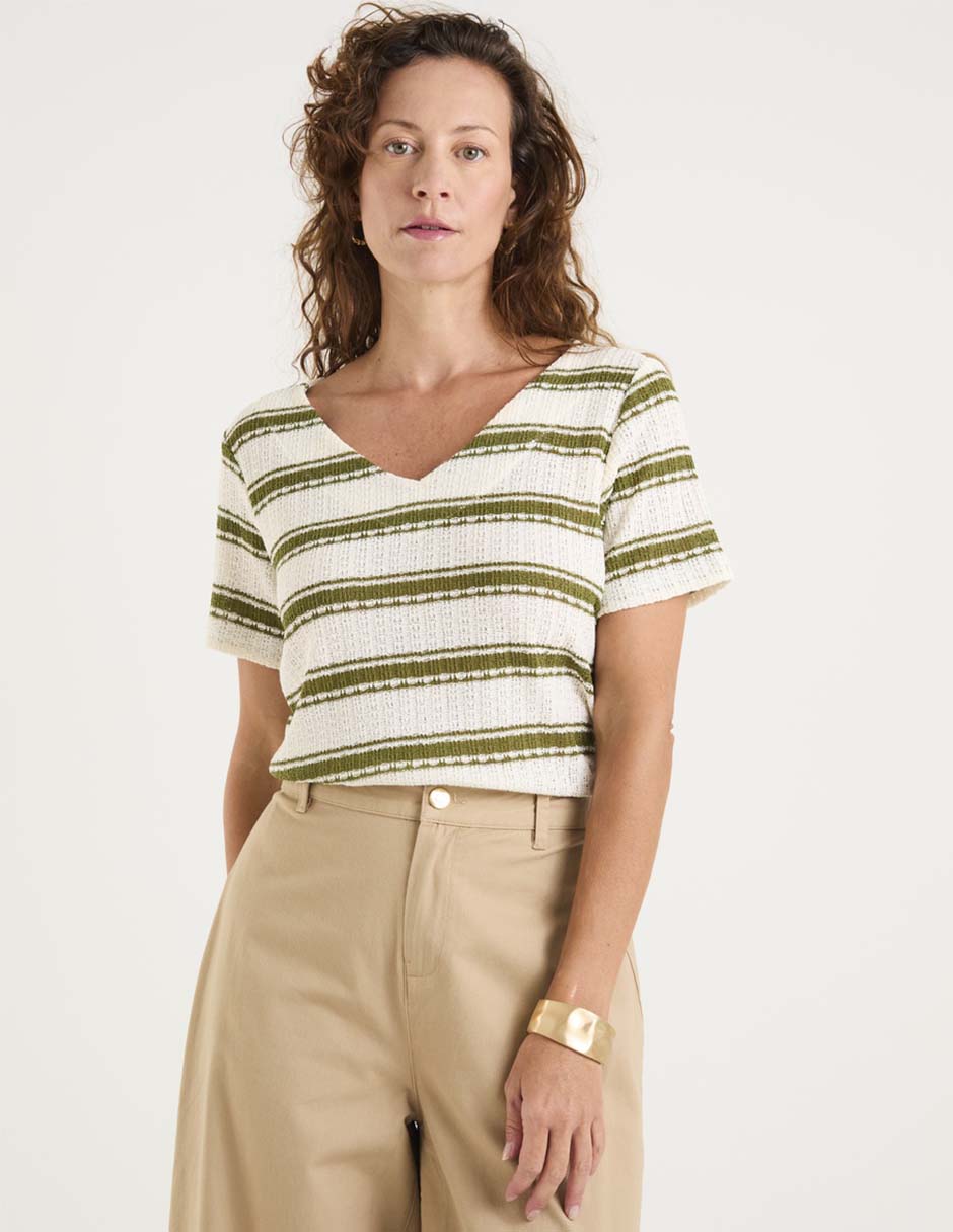 Playera manga corta cuello V para mujer