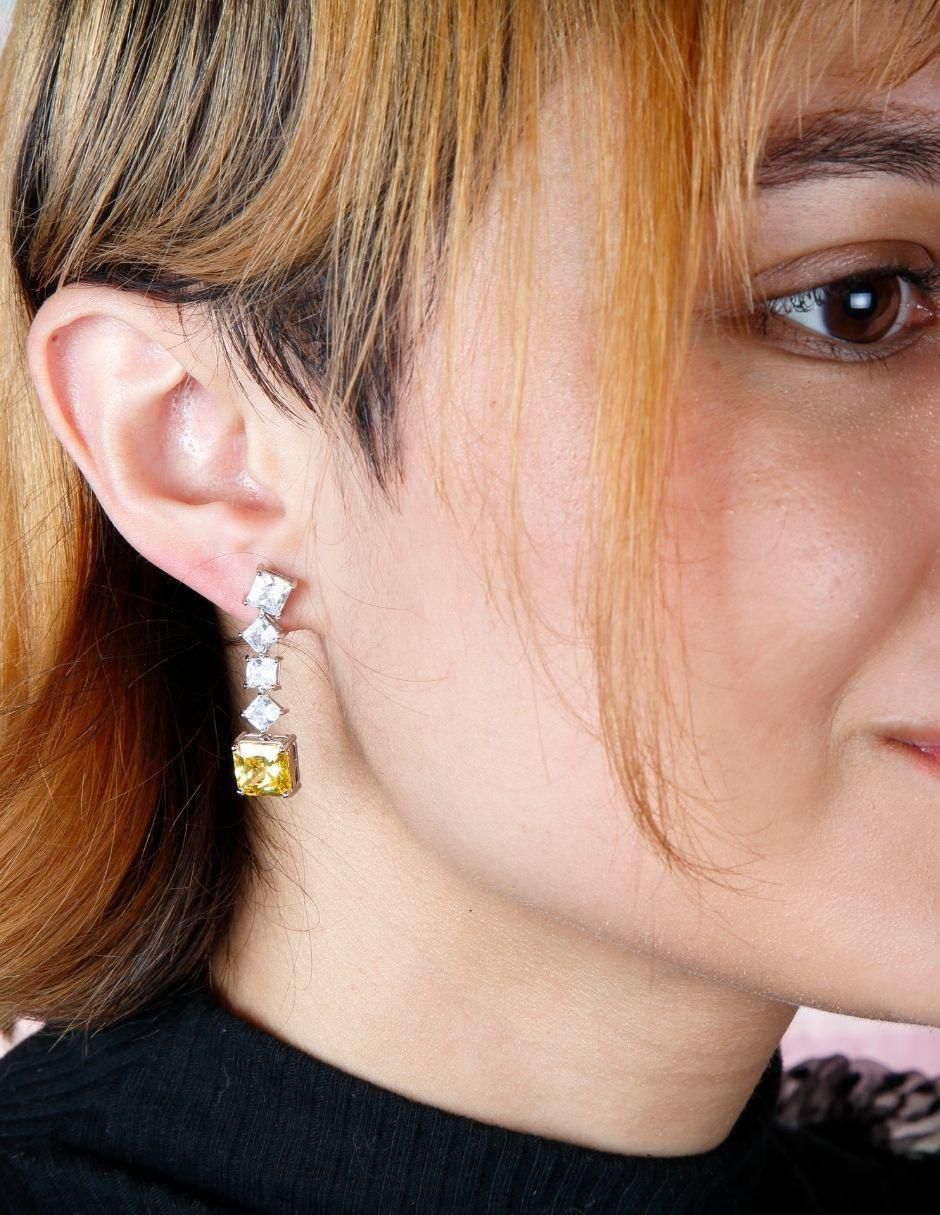 Aretes largos Soleil con acabado baño rodio zirconia 3