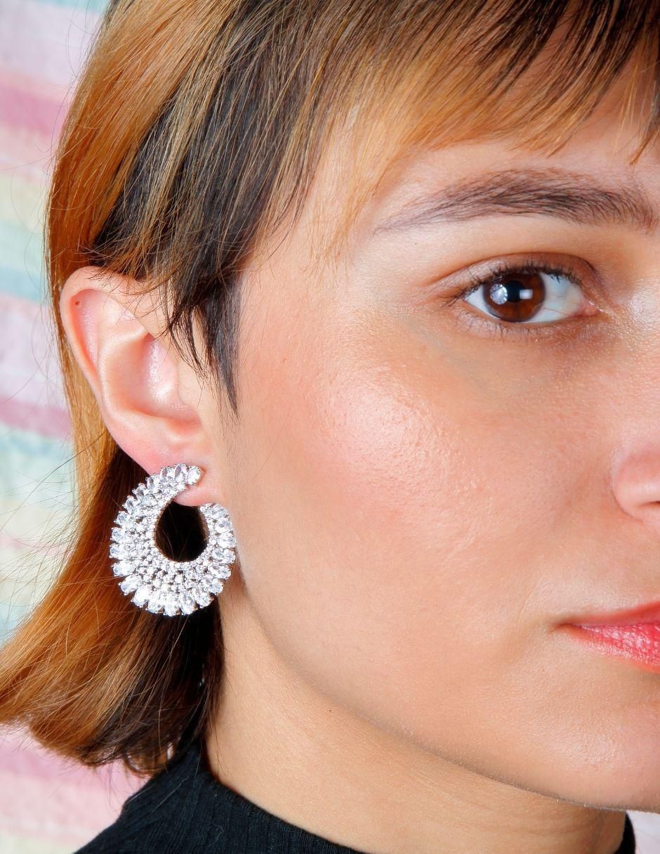 Broqueles Zelisse con acabado baño rodio zirconia 5