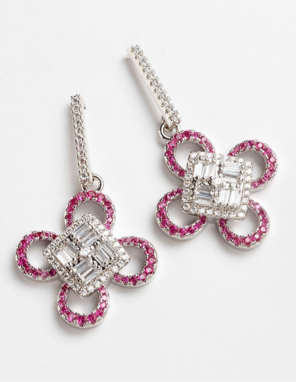 Aretes largos Amarisse con acabado baño rodio zirconia