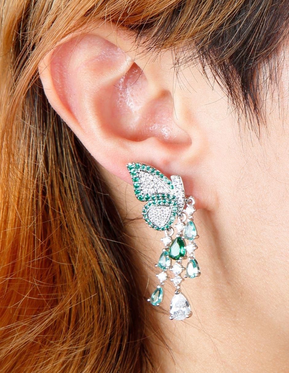 Aretes largos de mariposa Maravielle con acabado baño rodio zirconia 5