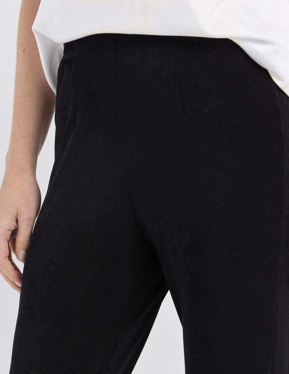 Pantalón relaxed Travelers regular para mujer 4