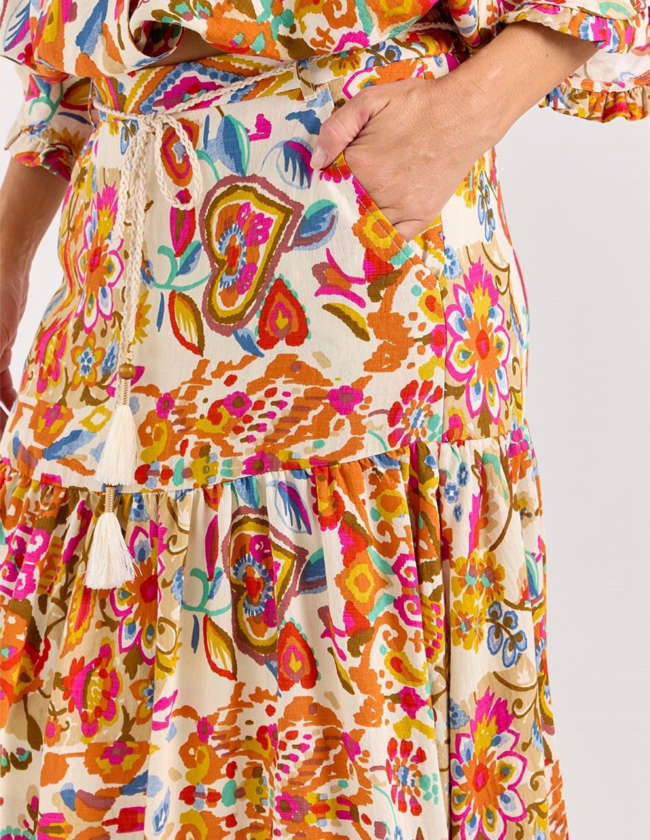 Falda crop a la cintura 4