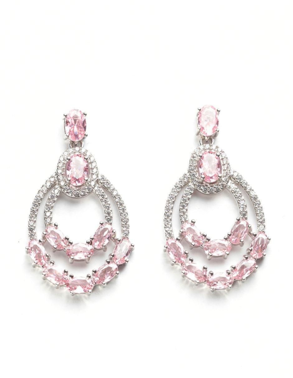 Aretes largos Brillanza con acabado baño rodio zirconia Aretes largos Brillanza con acabado baño rodio zirconia