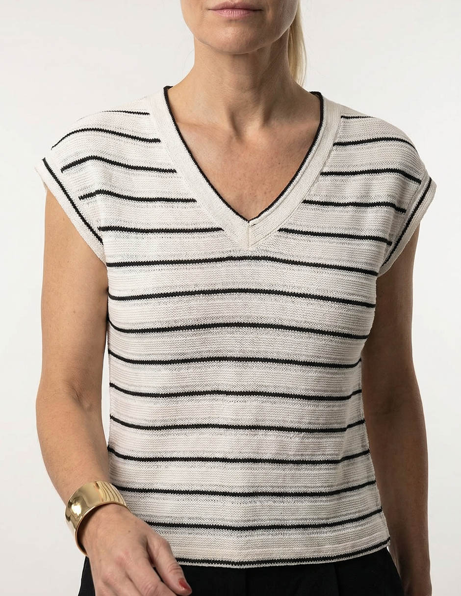 Playera manga corta cuello V para mujer 4