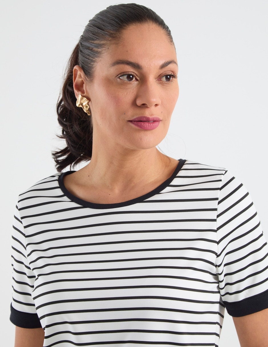 Playera manga corta cuello redondo para mujer 4