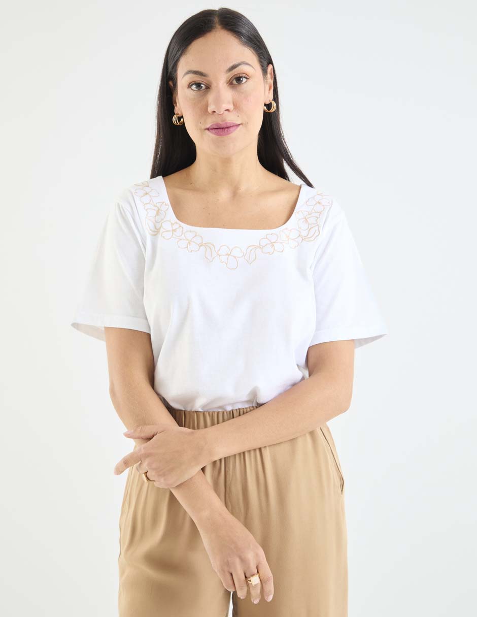 Playera manga corta cuello cuadrado para mujer 2