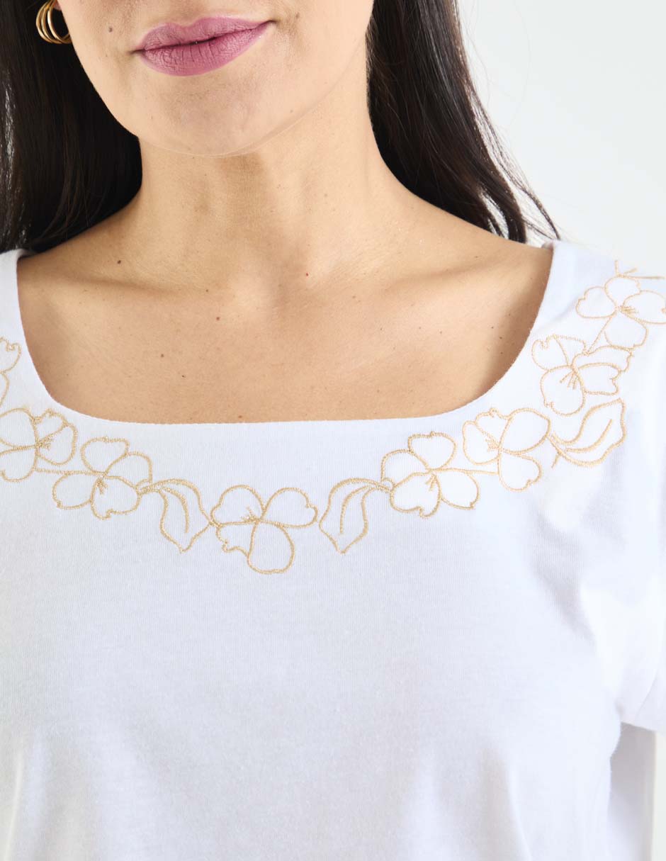 Playera manga corta cuello cuadrado para mujer 4