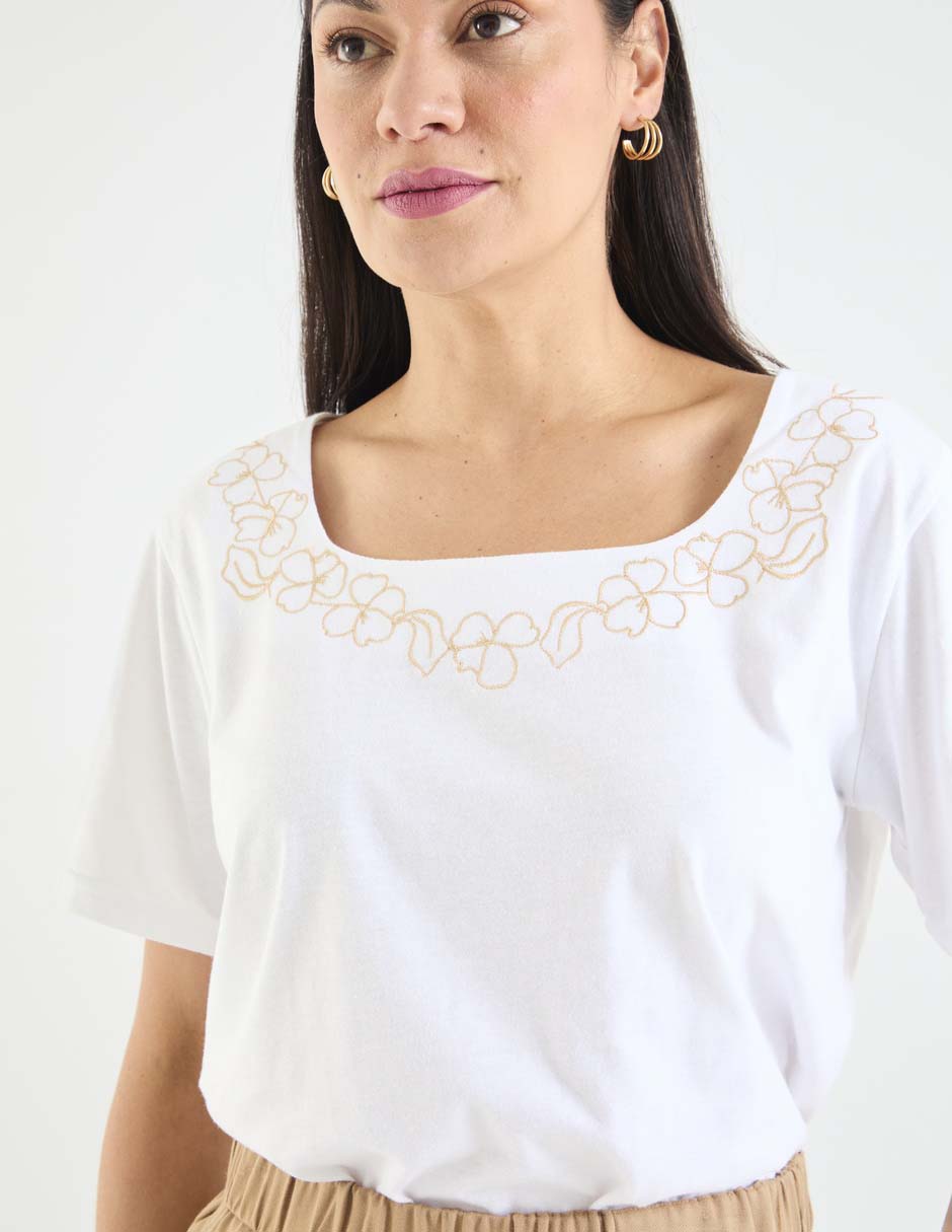 Playera manga corta cuello cuadrado para mujer 5