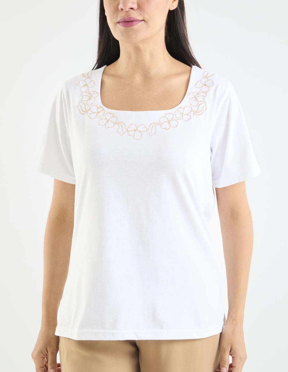 Playera manga corta cuello cuadrado para mujer 7