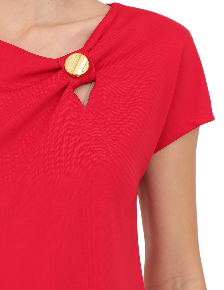 Playera manga corta cuello asimétrico para mujer 5